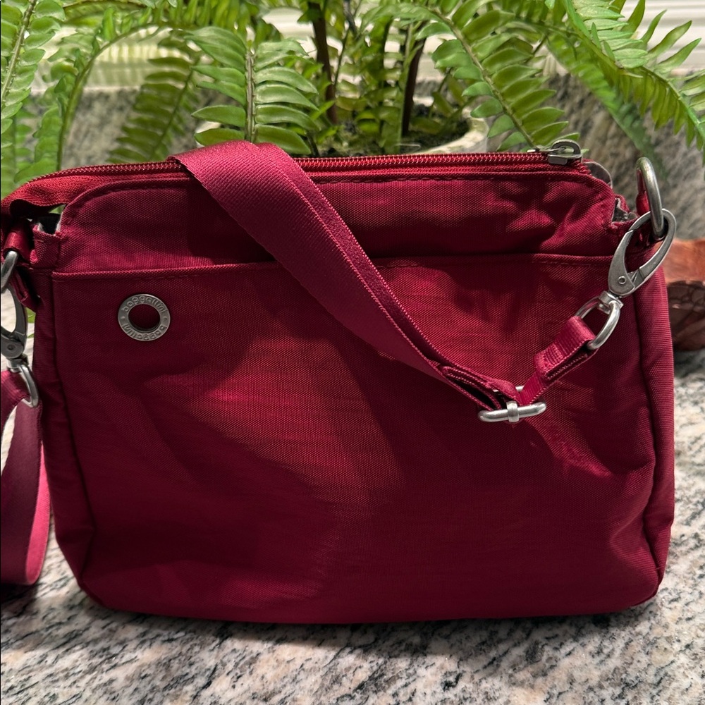 Baggalini Calais Crossbody Bag - Picture 3 of 8